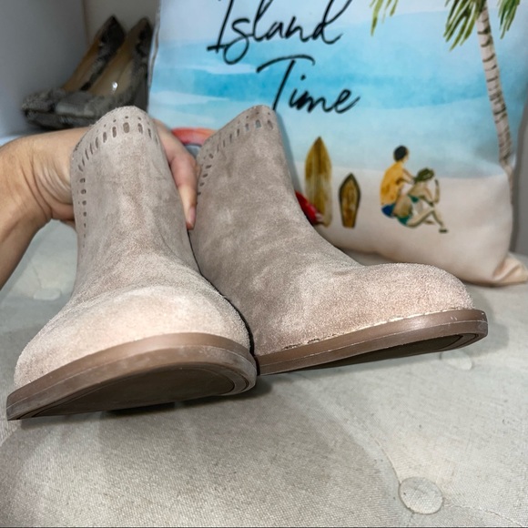 Lucky Brand NWOB! Francee Tan Suede Perforated Edge Boot - Picture 6 of 13